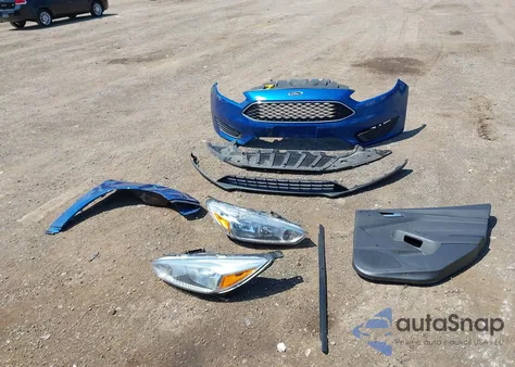 2018 Ford Focus Se z USA, uszkodzony, nr VIN 1FADP3F23JL295799